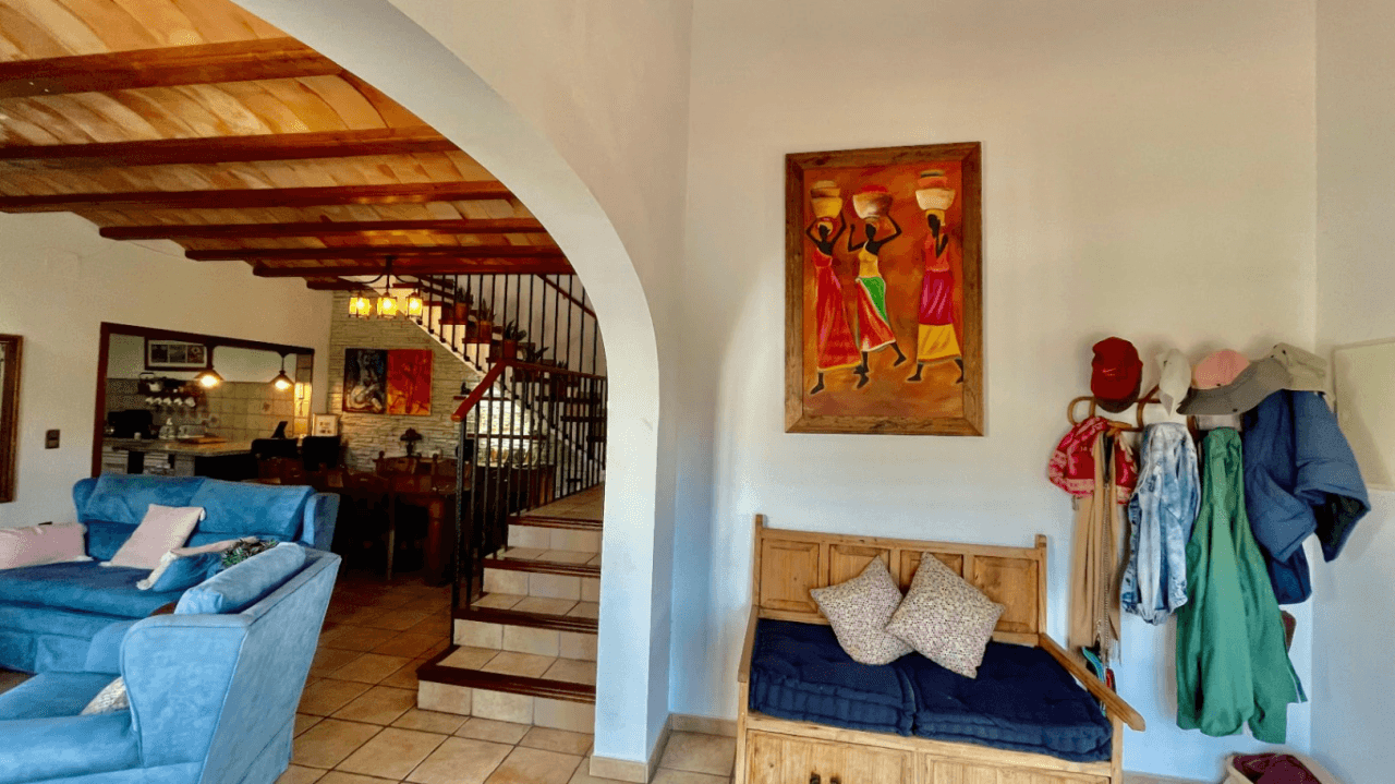 Villa zu verkaufen in Alcalali: Innerhalb des Dorfes und mit separatem Gästehaus