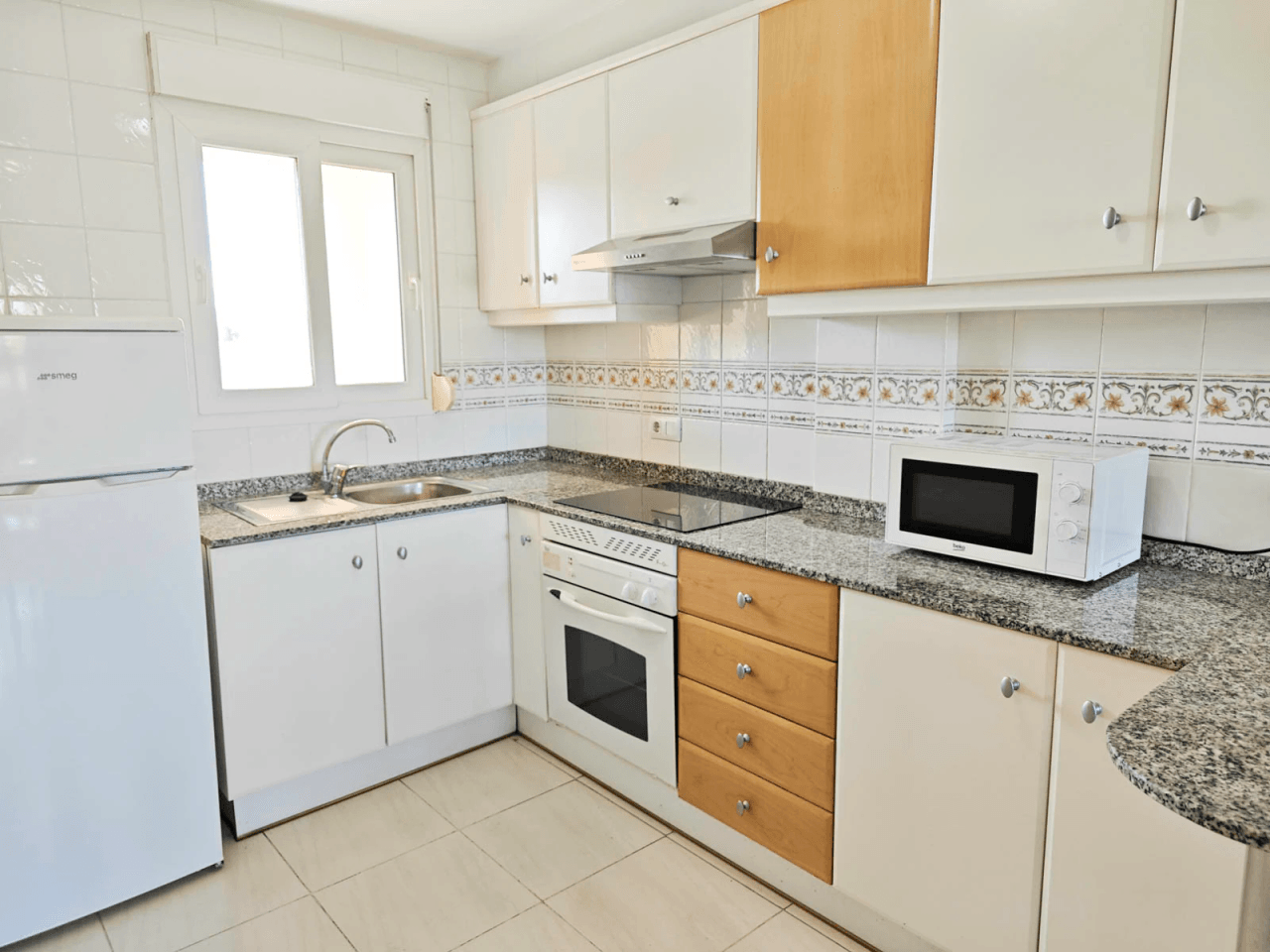 Appartement 2 chambres avec piscine en bord de mer, zone Las Brisas
