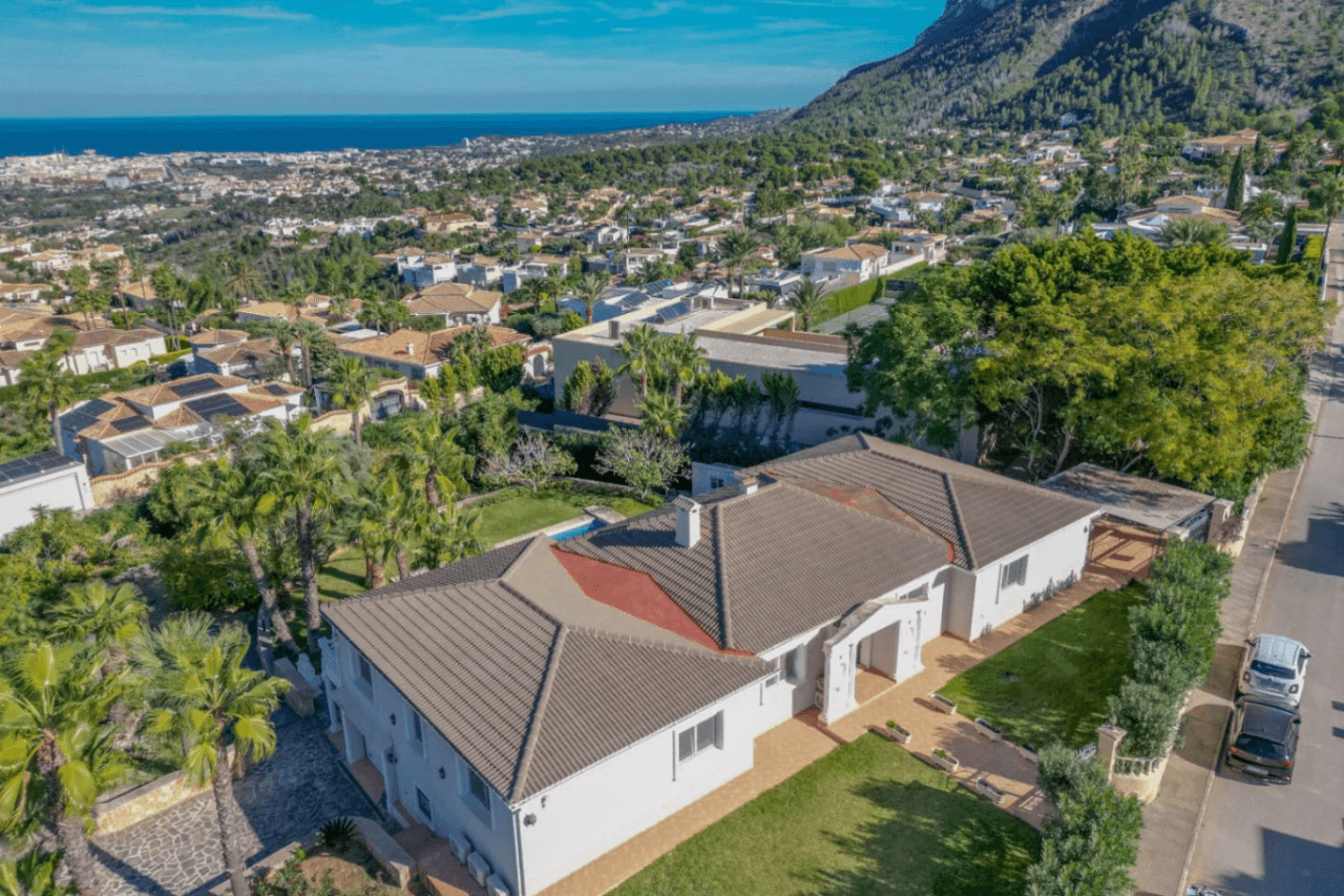 Villa exclusive avec vue dégagée sur la mer, la montagne et le château de Dénia.