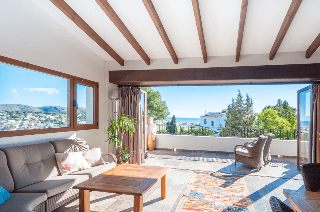 Villa con Vista al Mar en Venta en Moraira a Distancia a Pie de la Playa