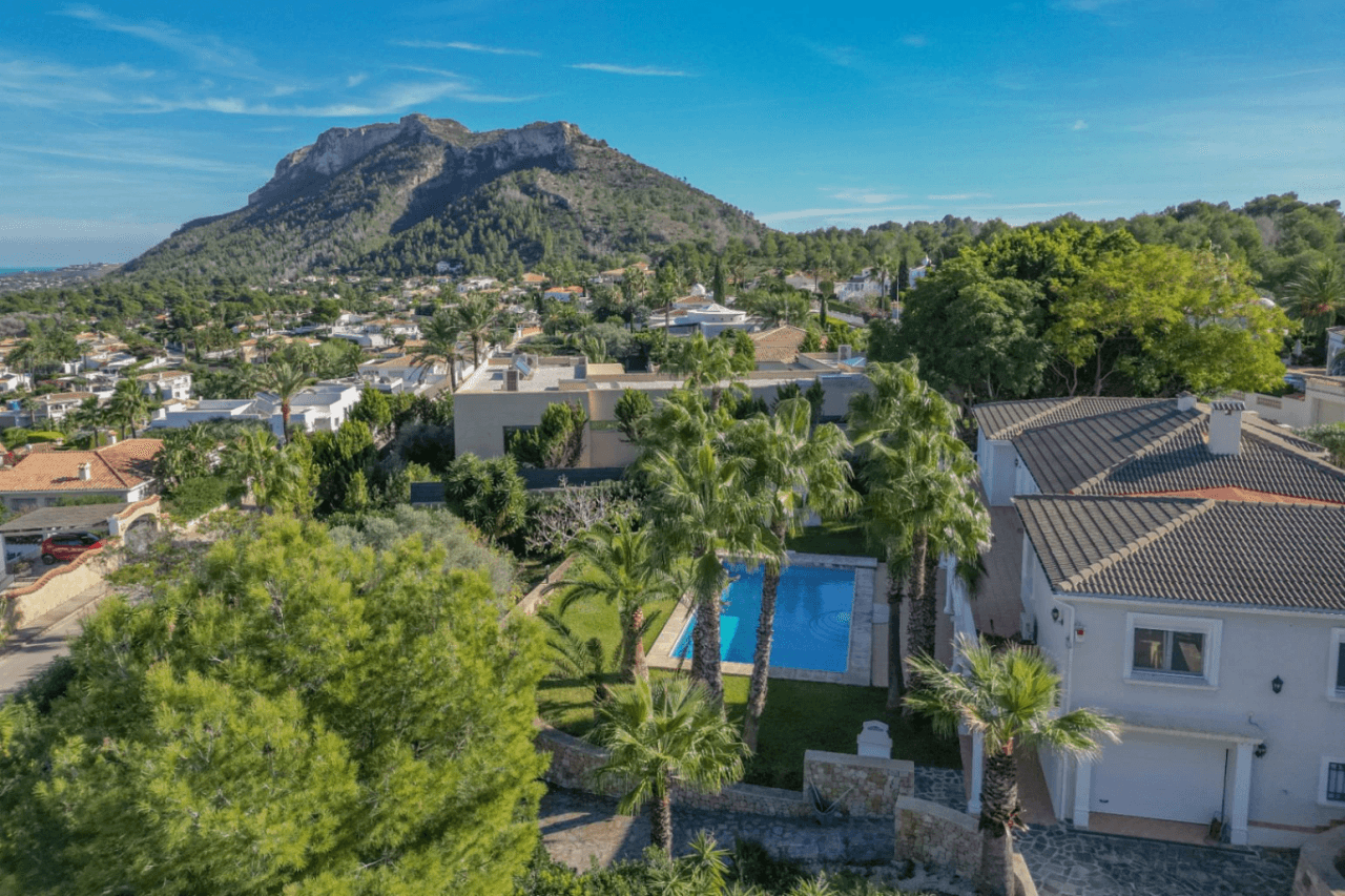 Villa exclusive avec vue dégagée sur la mer, la montagne et le château de Dénia.
