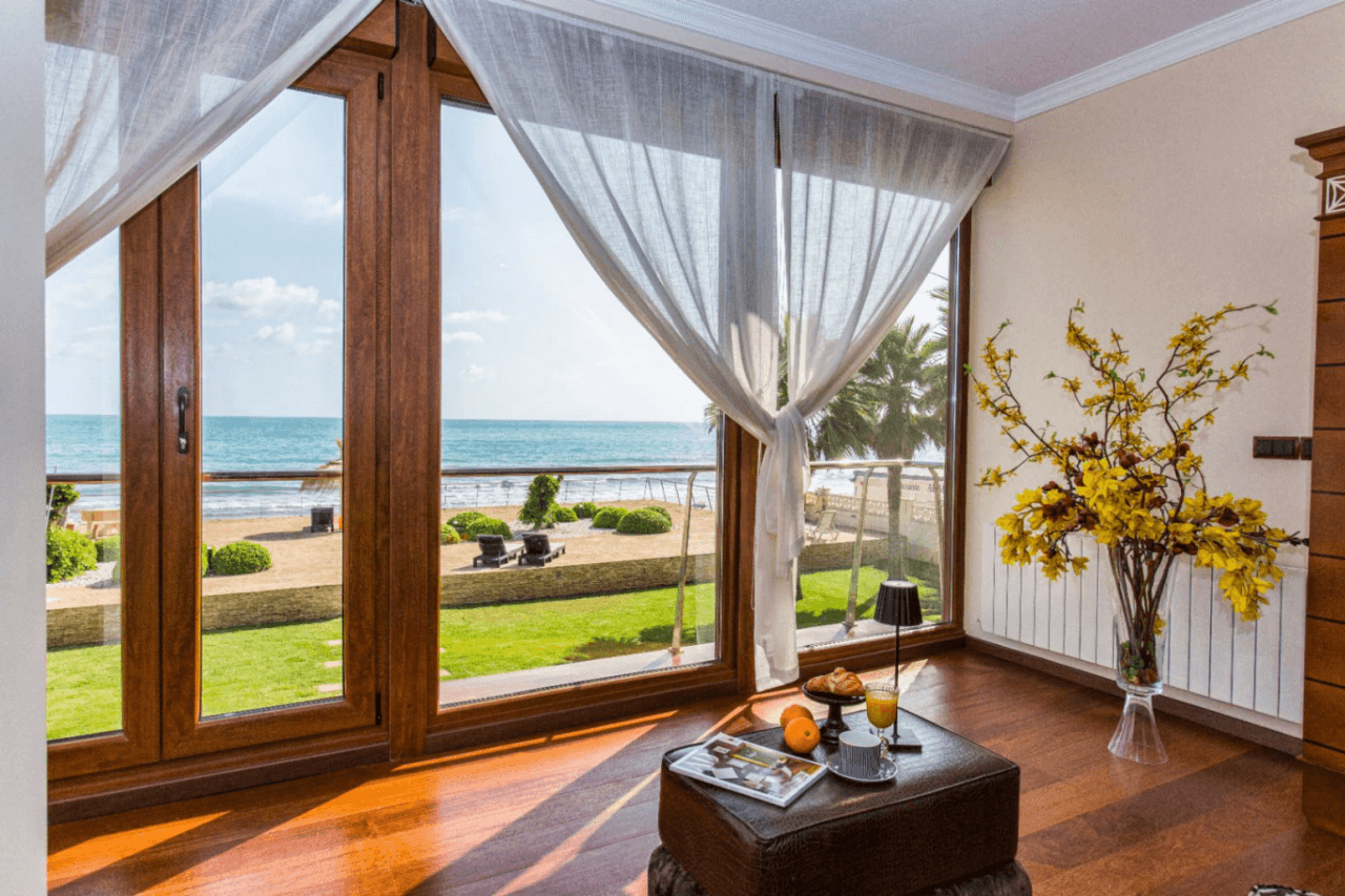 Maison spectaculaire en première ligne de plage – Un paradis face à la mer