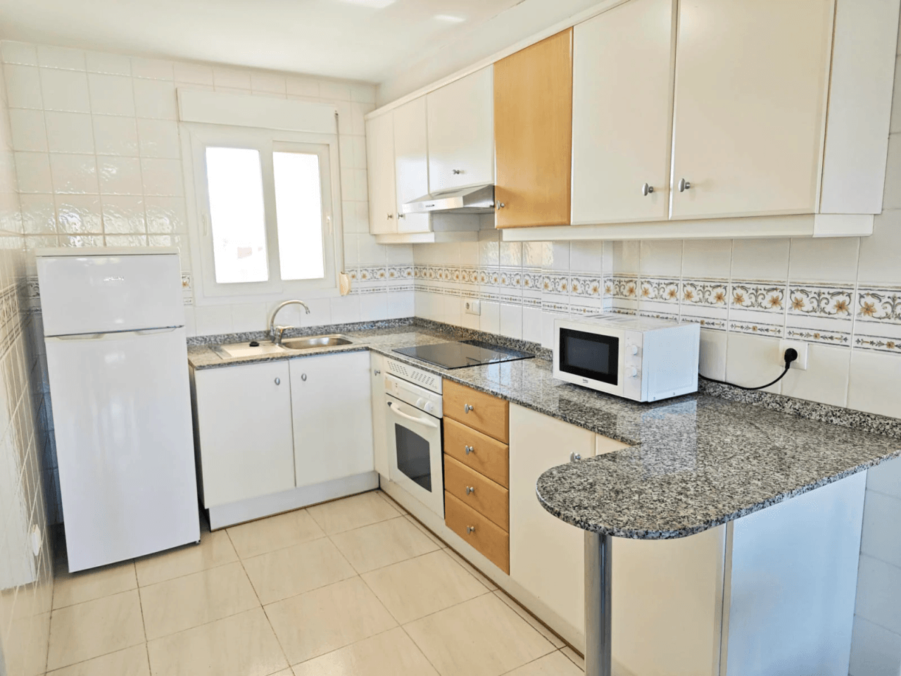 Appartement 2 chambres avec piscine en bord de mer, zone Las Brisas