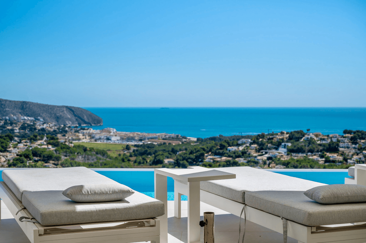Außergewöhnliche Luxusvilla in Moraira – Wo Design, Technologie und Meerblick aufeinandertreffen