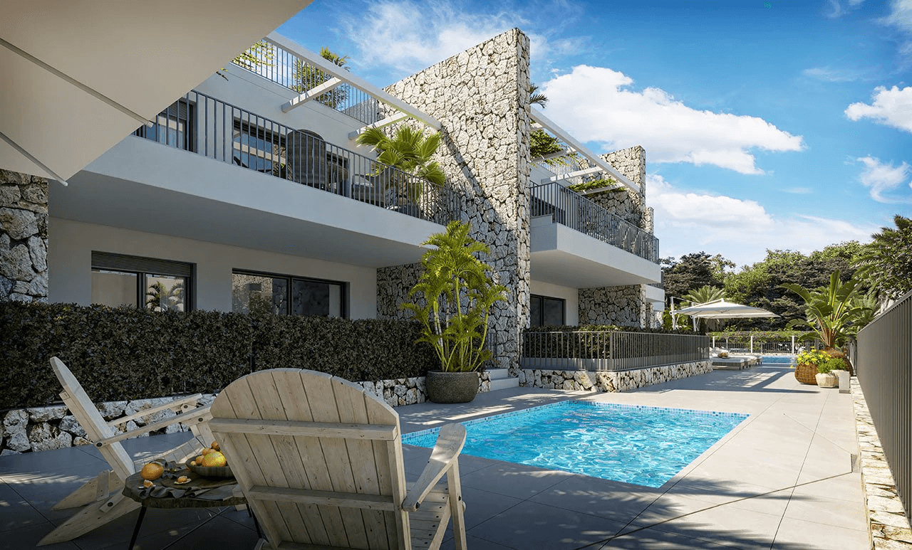 Appartements avec 3 chambres, 2 salles de bain, air conditionné, piscine communautaire et parking à seulement 100 m de la mer
