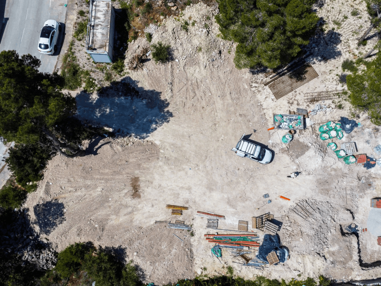 Terrain à vendre à Moraira avec vue sur la mer et infrastructure complète