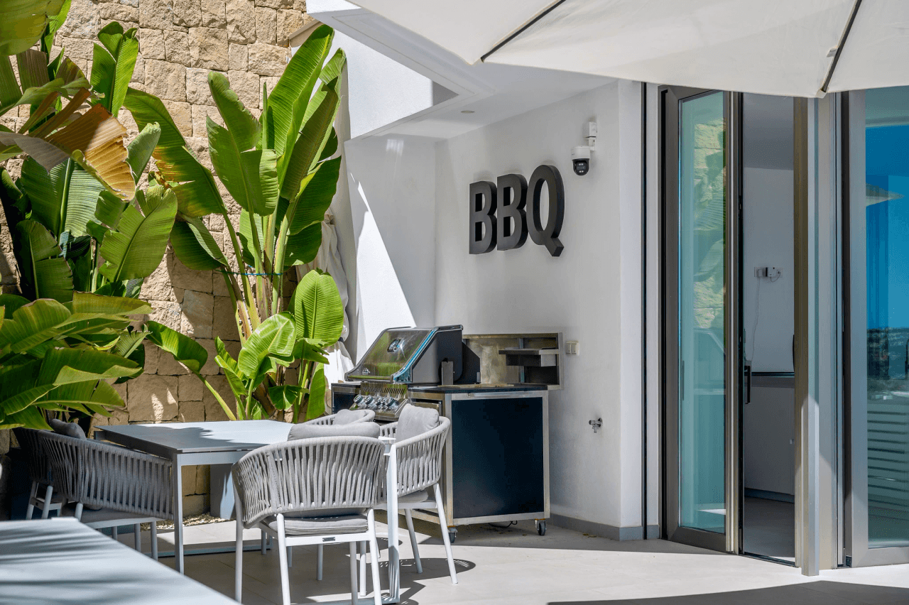 Außergewöhnliche Luxusvilla in Moraira – Wo Design, Technologie und Meerblick aufeinandertreffen