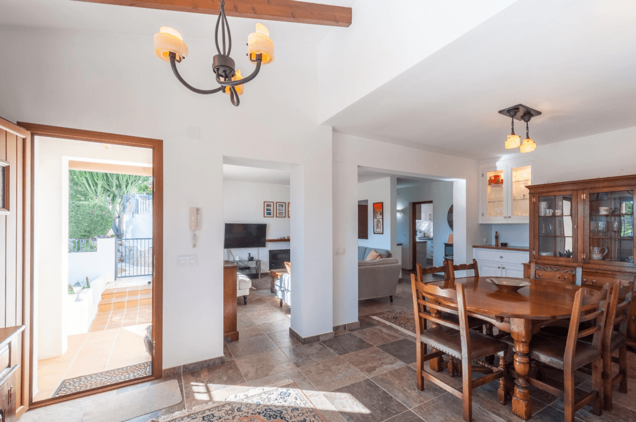 Villa con Vista al Mar en Venta en Moraira a Distancia a Pie de la Playa
