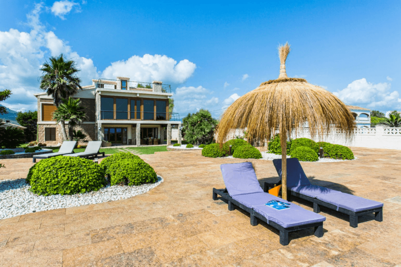 Maison spectaculaire en première ligne de plage – Un paradis face à la mer