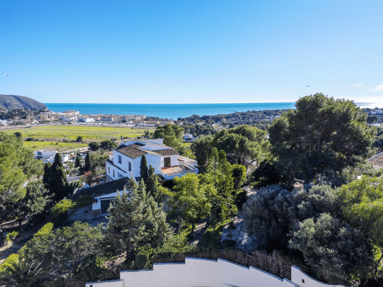 Villa con Vista al Mar en Venta en Moraira a Distancia a Pie de la Playa