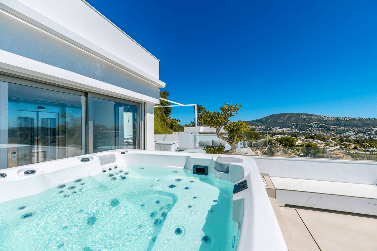 Außergewöhnliche Luxusvilla in Moraira – Wo Design, Technologie und Meerblick aufeinandertreffen