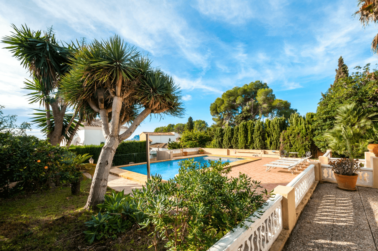Villa con vista al mar en venta en Moraira, a poca distancia del centro