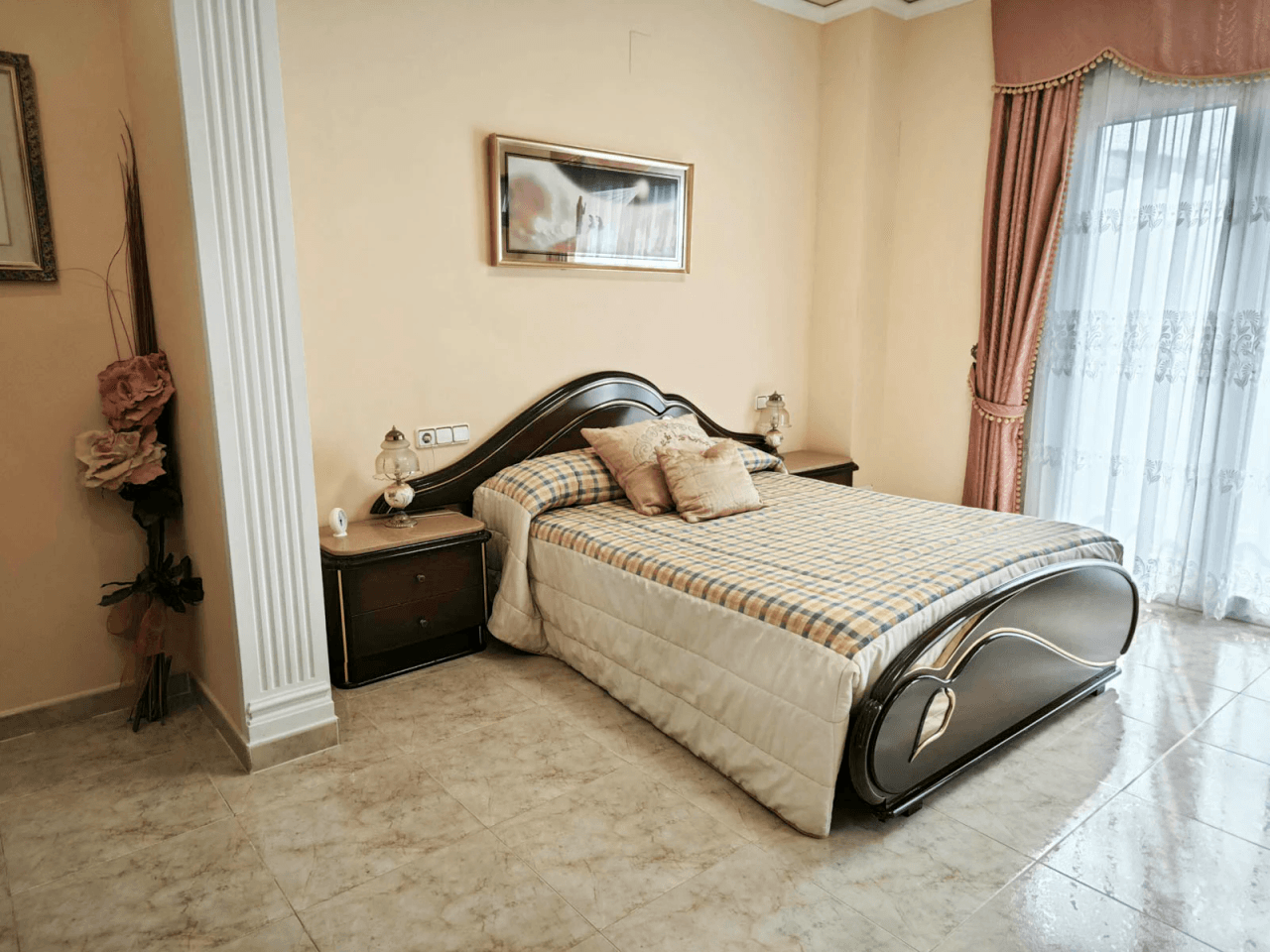 Villa de 270 m2 avec piscine à vendre à Pedreguer, quartier résidentiel à deux pas du centre
