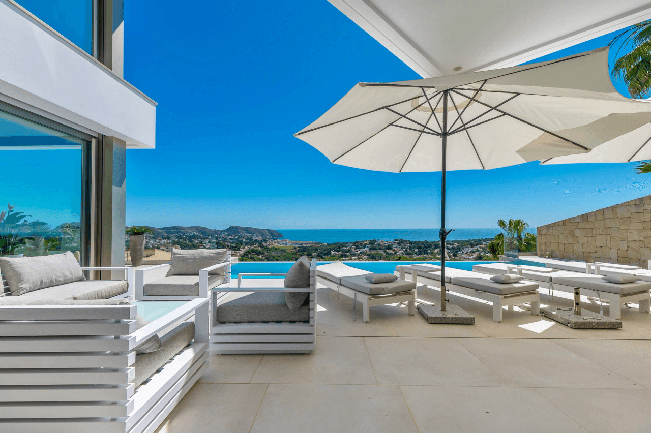 Außergewöhnliche Luxusvilla in Moraira – Wo Design, Technologie und Meerblick aufeinandertreffen