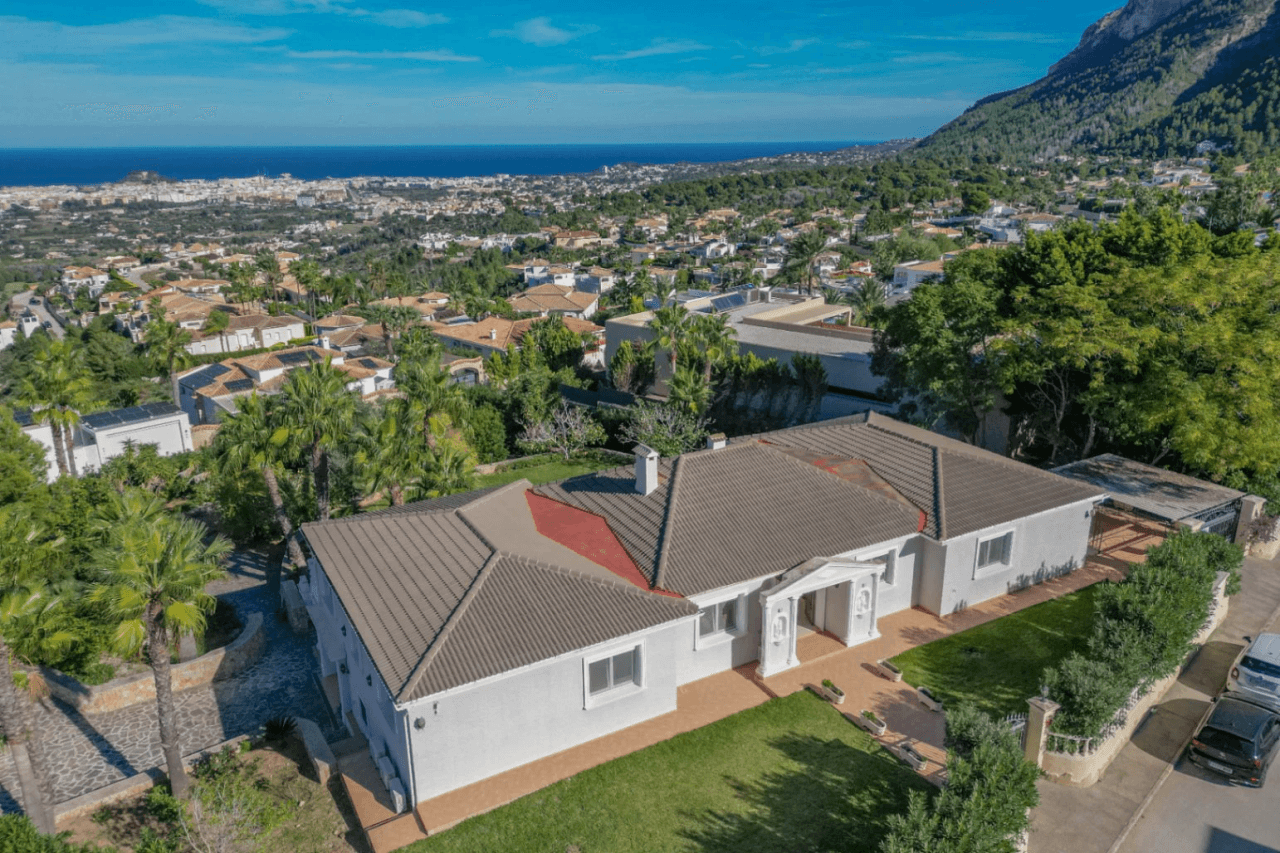 Villa exclusive avec vue dégagée sur la mer, la montagne et le château de Dénia.