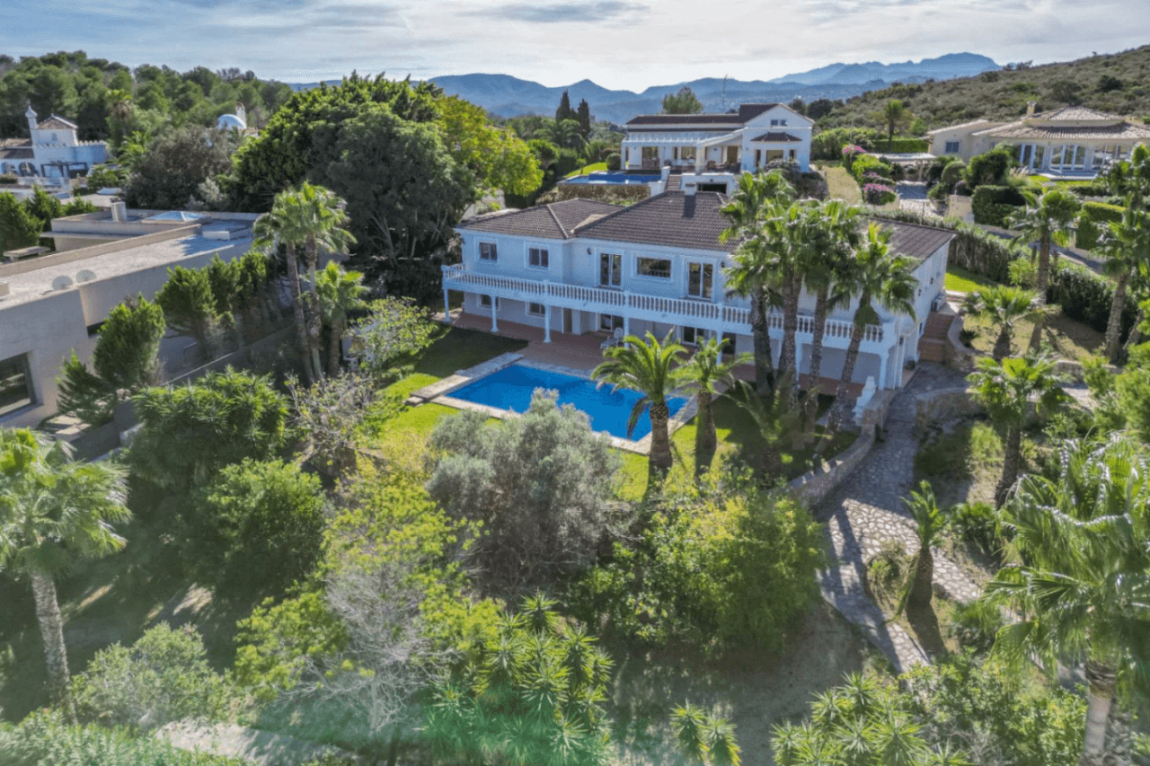 Villa exclusive avec vue dégagée sur la mer, la montagne et le château de Dénia.