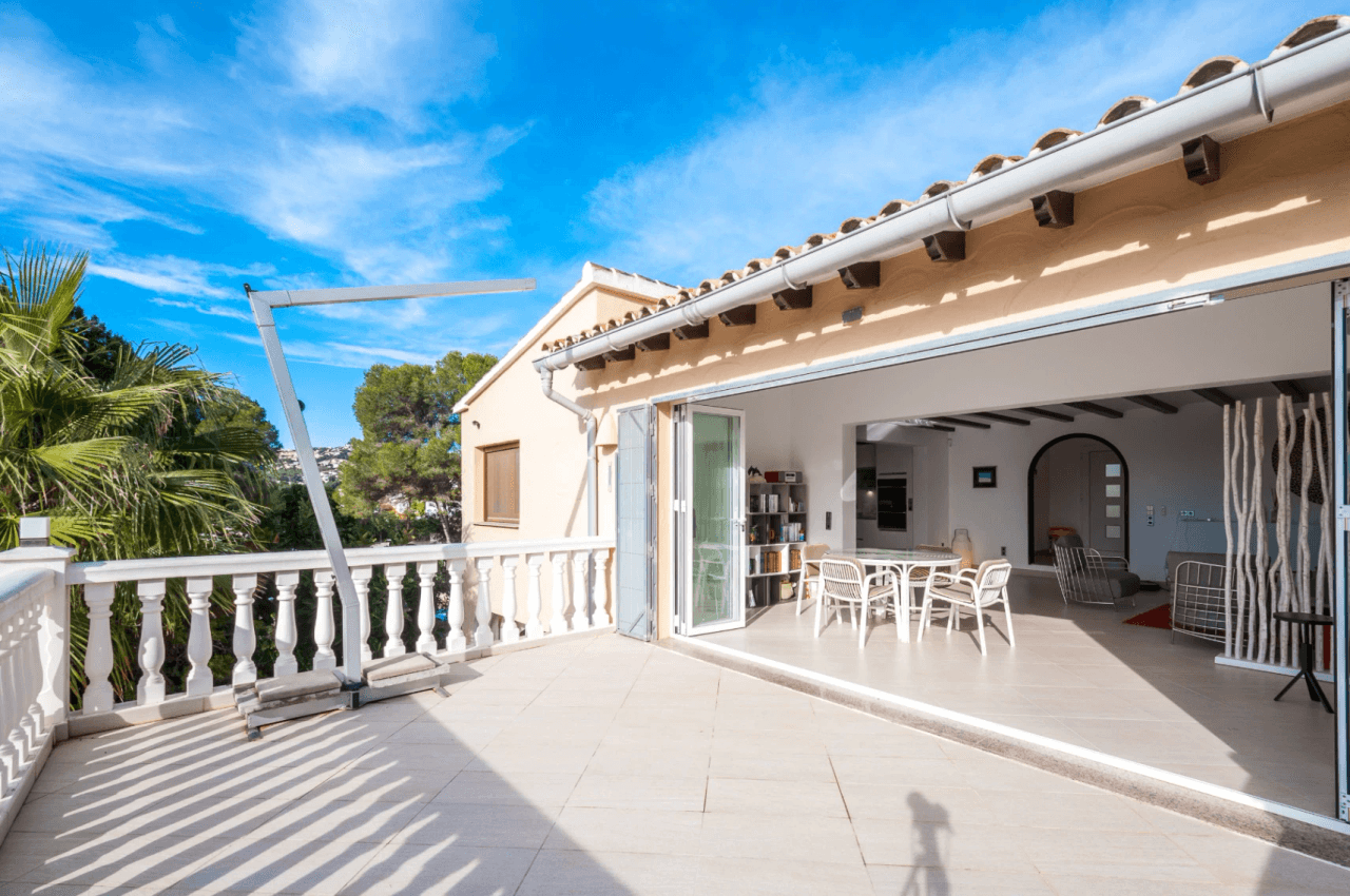 Villa con vista al mar en venta en Moraira, a poca distancia del centro