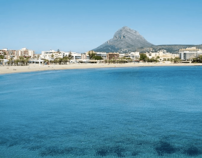 Villa zum Verkauf in La Cala Javea in modernem Luxus balinesischen Stil