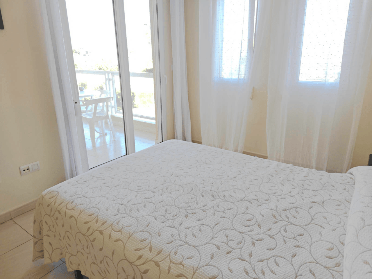 Appartement 2 chambres avec piscine en bord de mer, zone Las Brisas