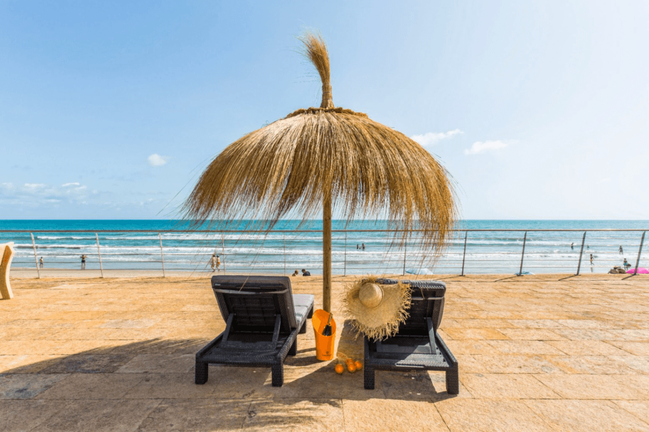 Maison spectaculaire en première ligne de plage – Un paradis face à la mer