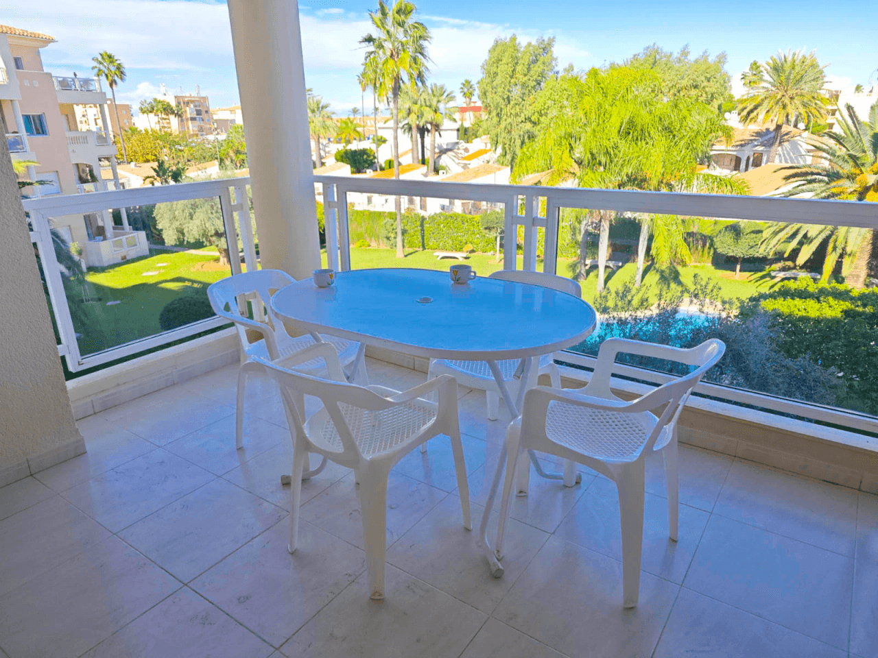Appartement 2 chambres avec piscine en bord de mer, zone Las Brisas