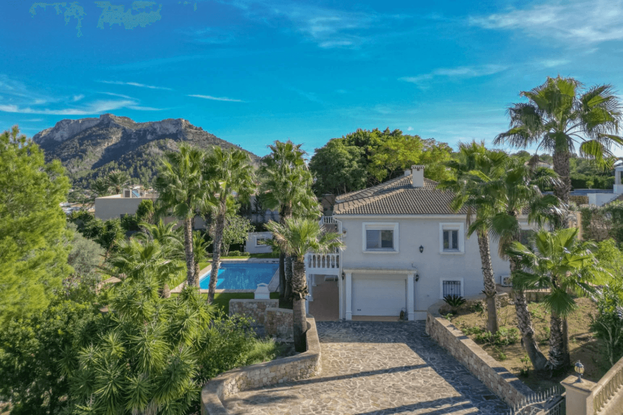 Villa exclusive avec vue dégagée sur la mer, la montagne et le château de Dénia.