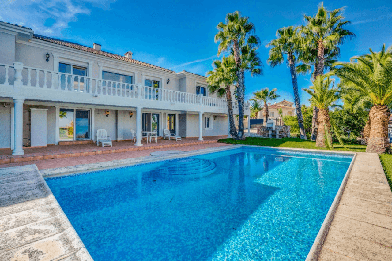 Villa exclusive avec vue dégagée sur la mer, la montagne et le château de Dénia.