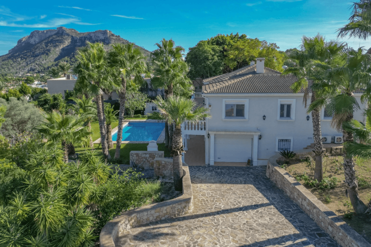 Villa exclusive avec vue dégagée sur la mer, la montagne et le château de Dénia.