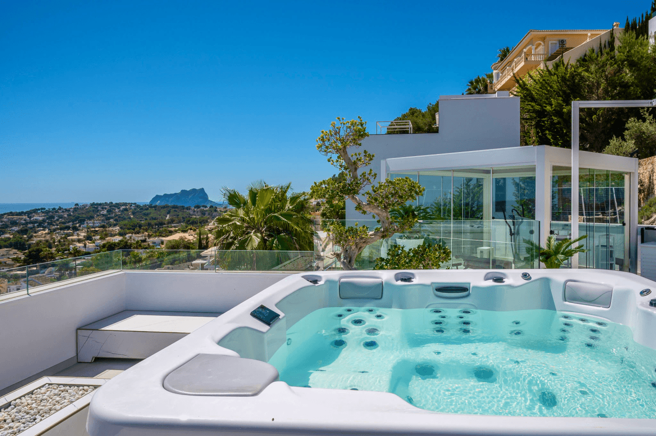 Außergewöhnliche Luxusvilla in Moraira – Wo Design, Technologie und Meerblick aufeinandertreffen