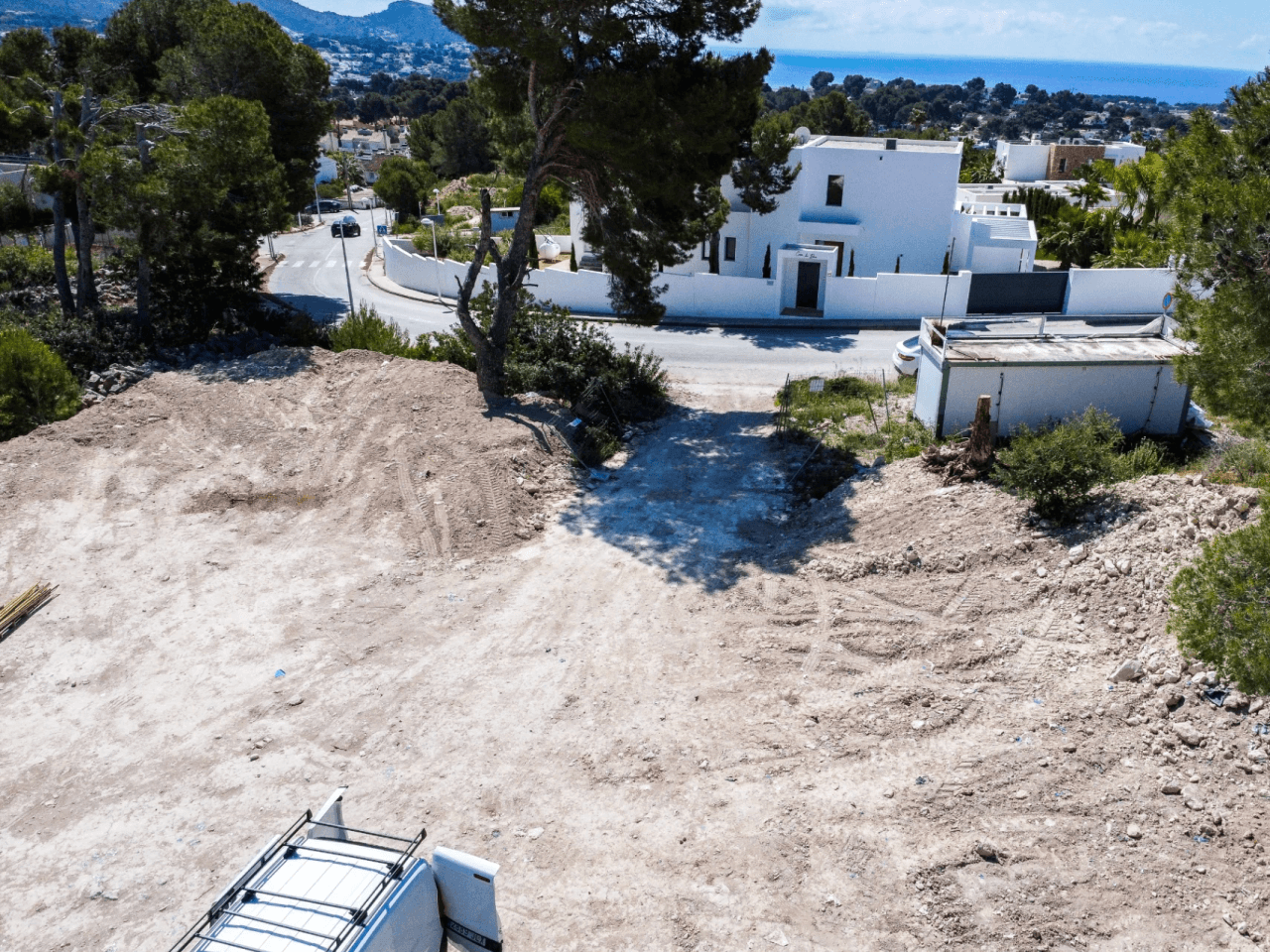 Terrain à vendre à Moraira avec vue sur la mer et infrastructure complète