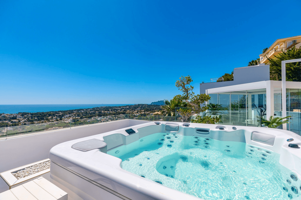 Außergewöhnliche Luxusvilla in Moraira – Wo Design, Technologie und Meerblick aufeinandertreffen