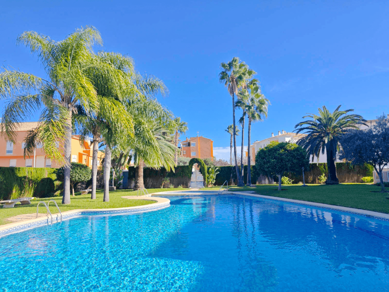 Appartement 2 chambres avec piscine en bord de mer, zone Las Brisas