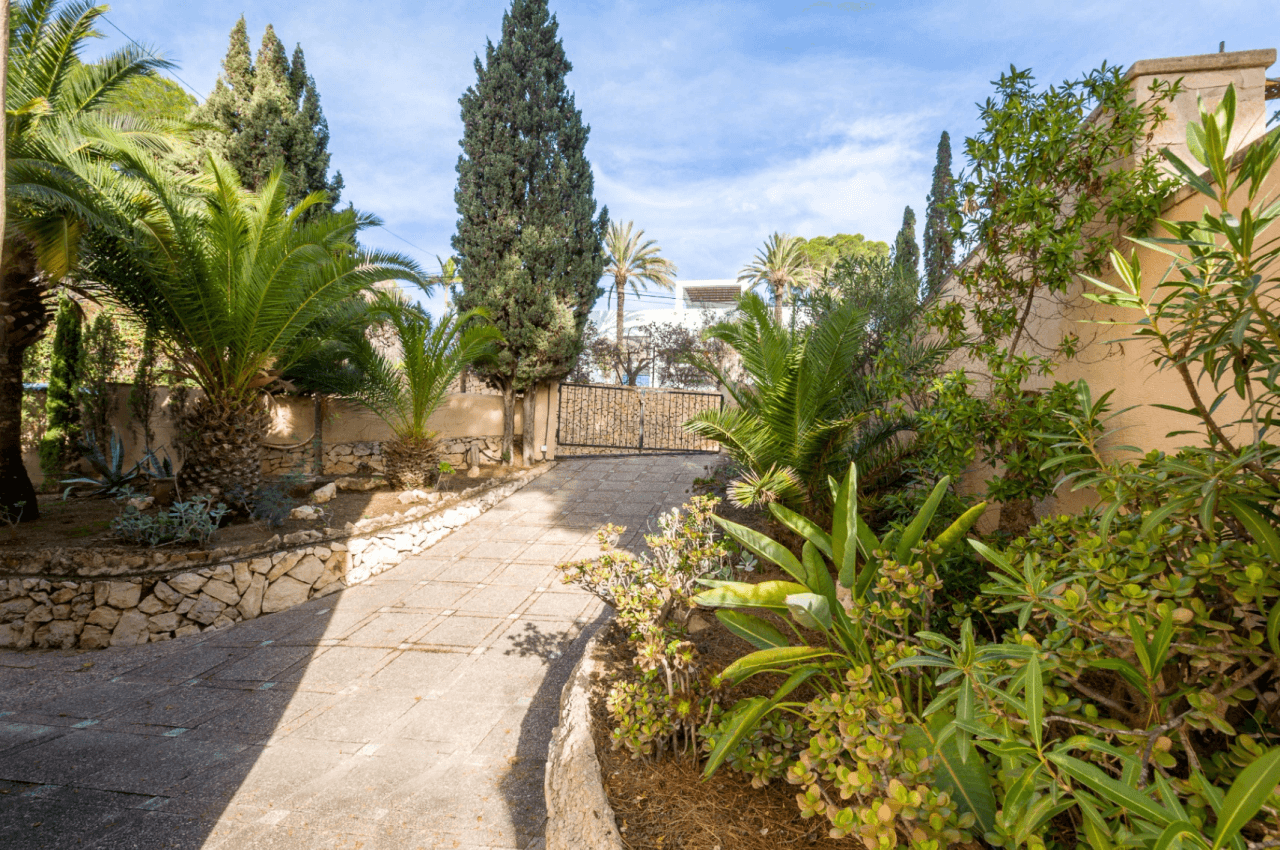 Villa con vista al mar en venta en Moraira, a poca distancia del centro