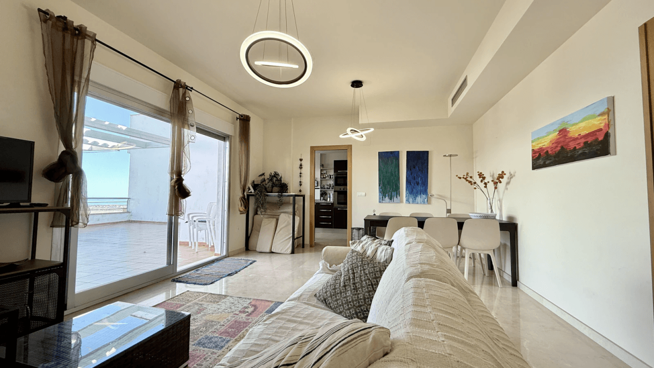 Bel appartement avec vue imprenable, place de parking et équipements communs