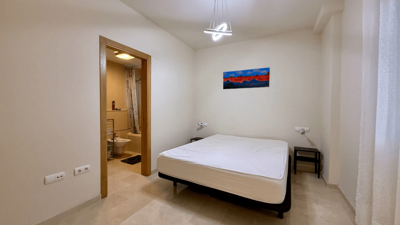 Bel appartement avec vue imprenable, place de parking et équipements communs