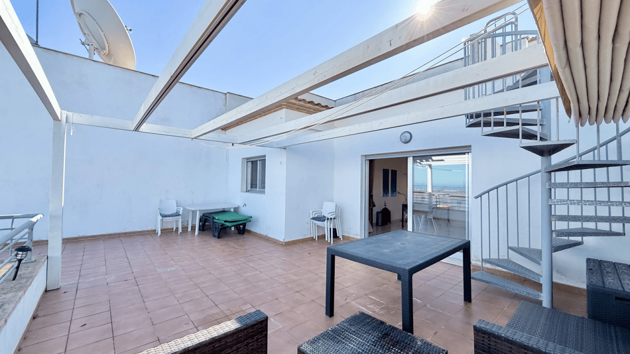 Bel appartement avec vue imprenable, place de parking et équipements communs