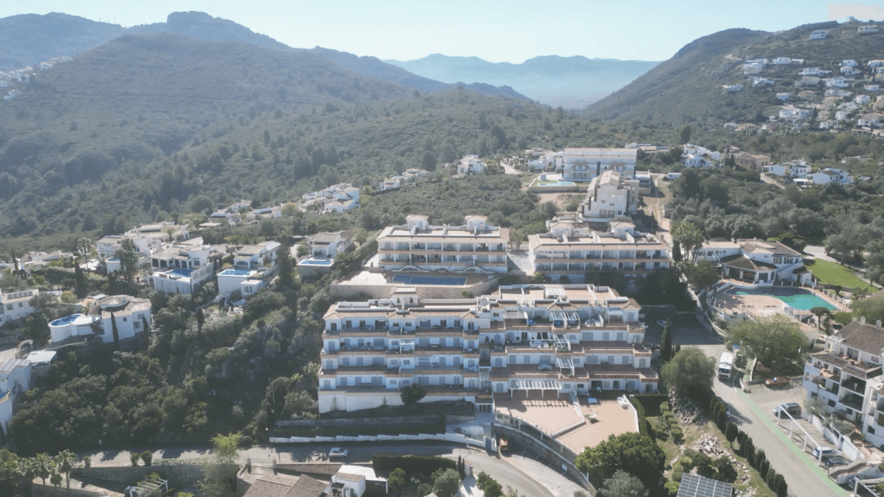 Bel appartement avec vue imprenable, place de parking et équipements communs