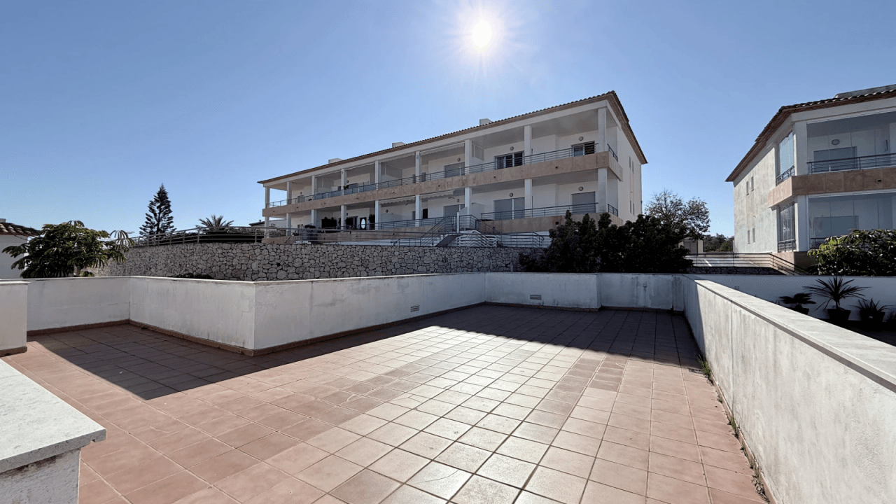 Bel appartement avec vue imprenable, place de parking et équipements communs