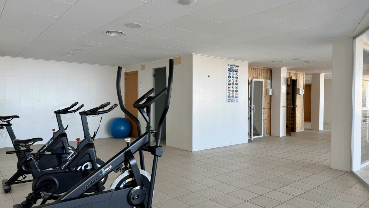 Bel appartement avec vue imprenable, place de parking et équipements communs
