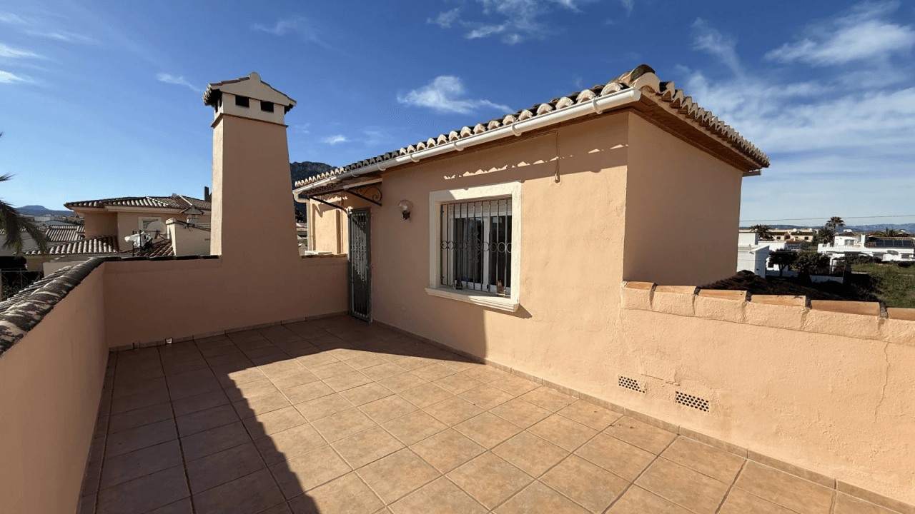 Sonnige 3 Schlafzimmer Villa in Els Poblets mit Pool