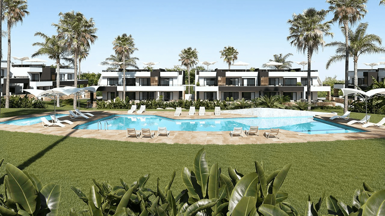 Appartements en rez-de-chaussée avec 2 chambres, cuisines équipées d’électroménagers, climatisation, parking privé et piscine commune