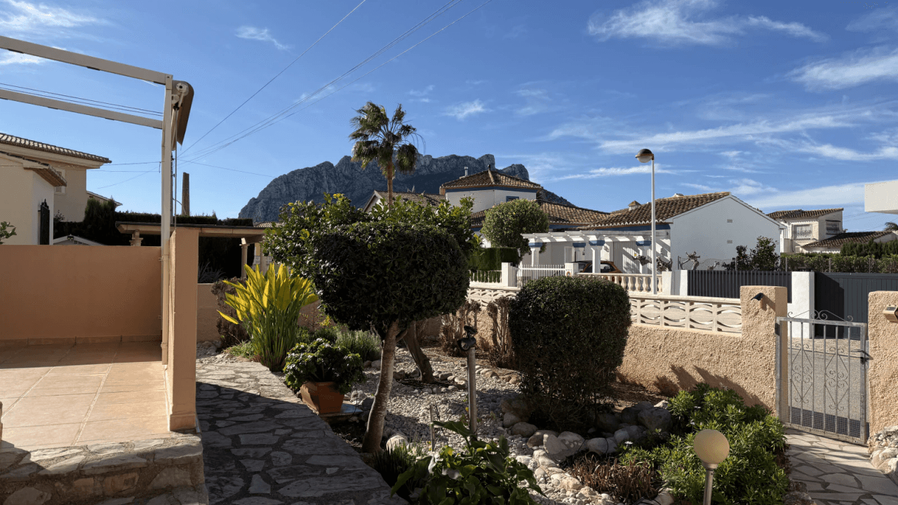 Sonnige 3 Schlafzimmer Villa in Els Poblets mit Pool