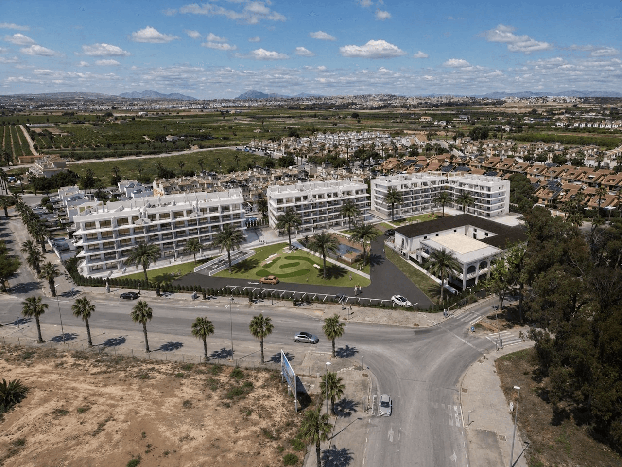 Penthouses de 2 chambres et 2 salles de bain avec toit-terras dans un complexe privé avec piscine et spa communautaires