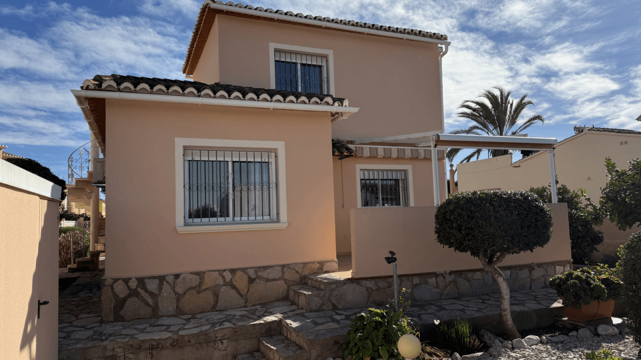 Sonnige 3 Schlafzimmer Villa in Els Poblets mit Pool
