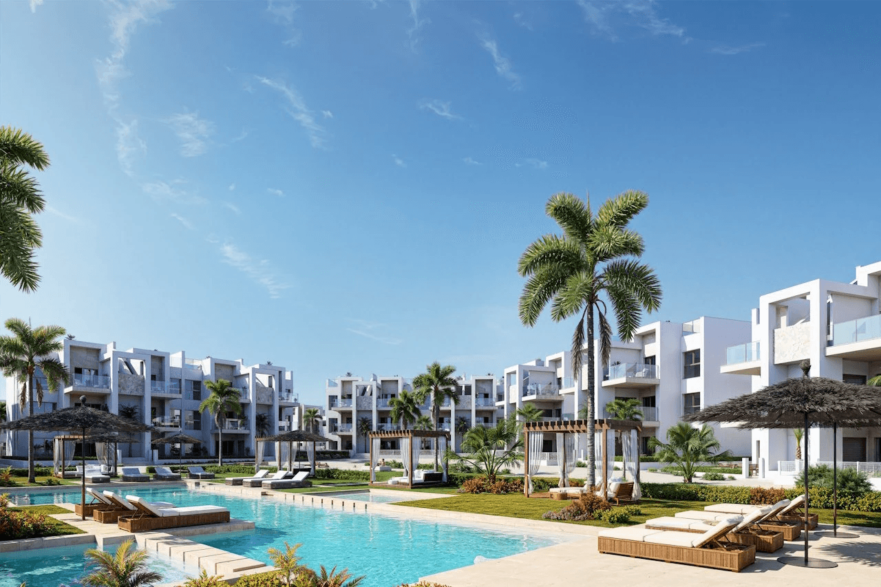 Penthouses de 2 chambres avec piscine commune, situées dans un complexe de golf à seulement 500 m de la plage