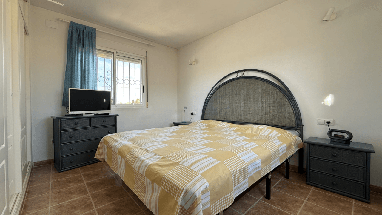 Sonnige 3 Schlafzimmer Villa in Els Poblets mit Pool
