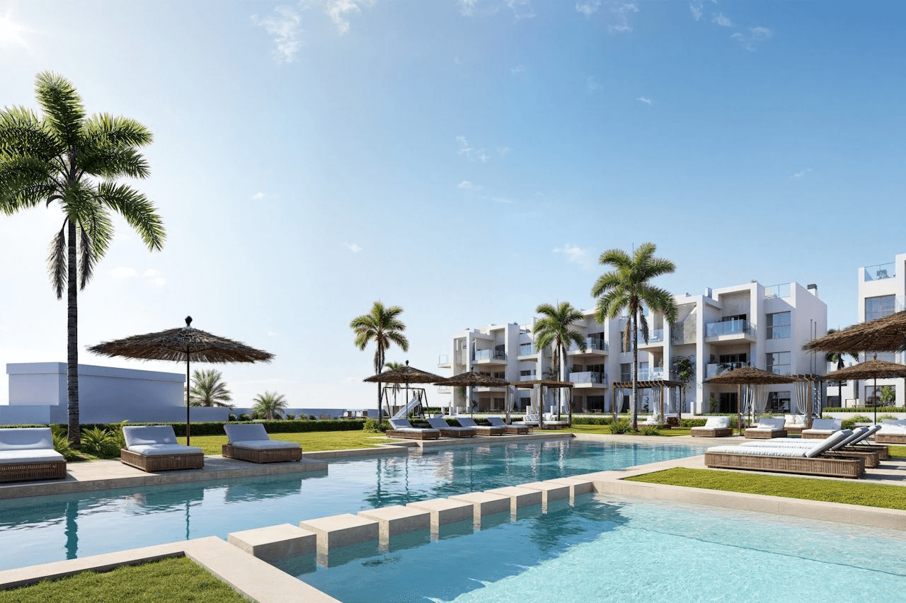 Penthouses de 3 chambres avec piscine commune, situées dans un complexe de golf à seulement 500 m de la plage