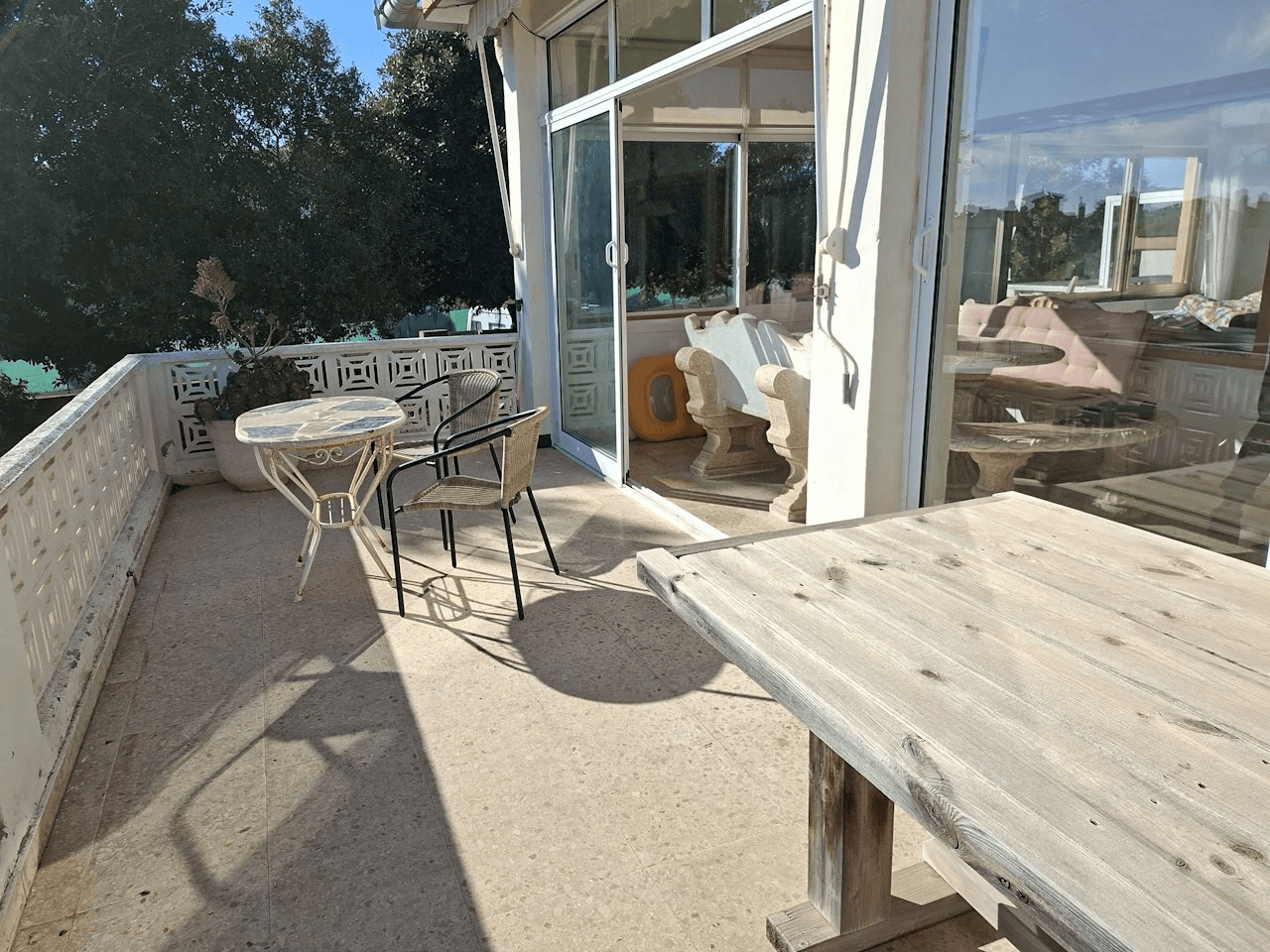 Villa mit Gästehaus, Privatpool und fantastischem Meerblick