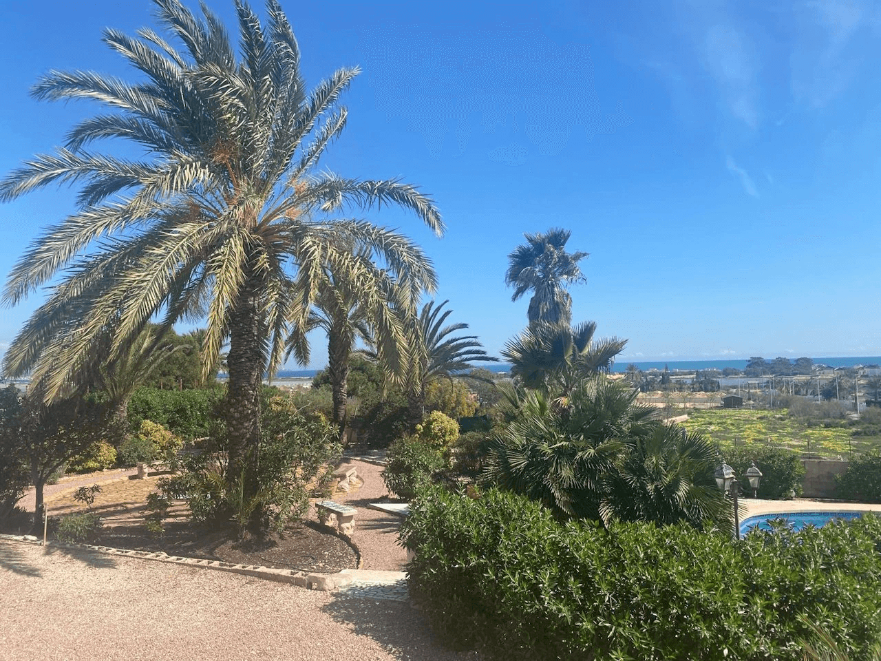 Villa mit Gästehaus, Privatpool und fantastischem Meerblick