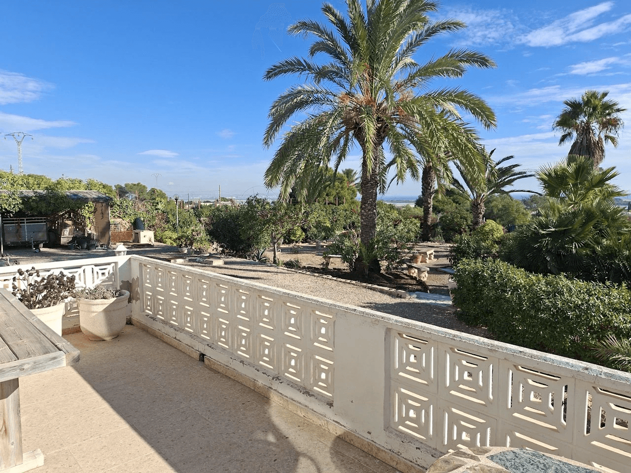 Villa mit Gästehaus, Privatpool und fantastischem Meerblick